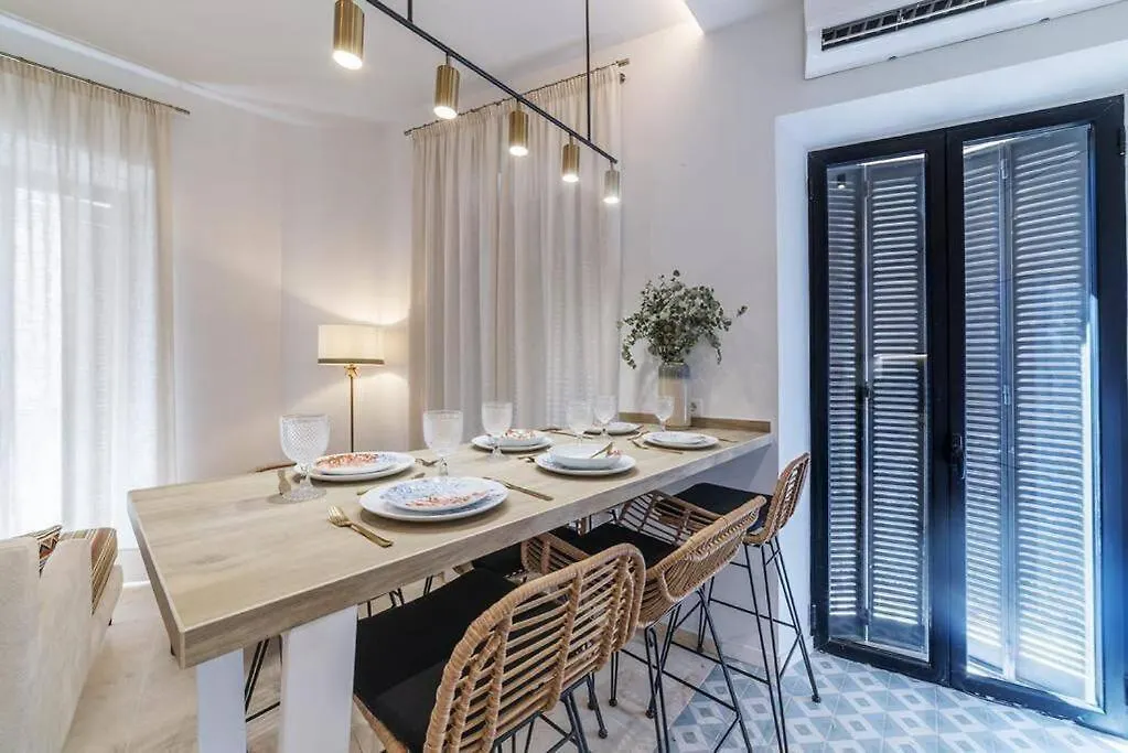 Bs Brand New Triplex Private Terrace Downtown Parking Apartment Seville