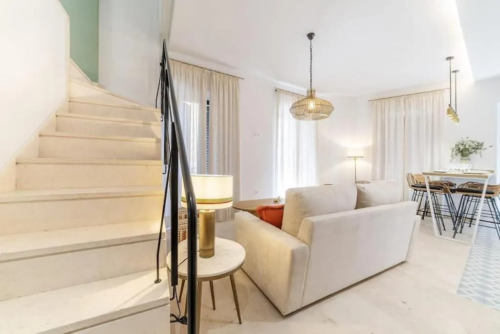 Bs Brand New Triplex Private Terrace Downtown Parking Apartment Seville