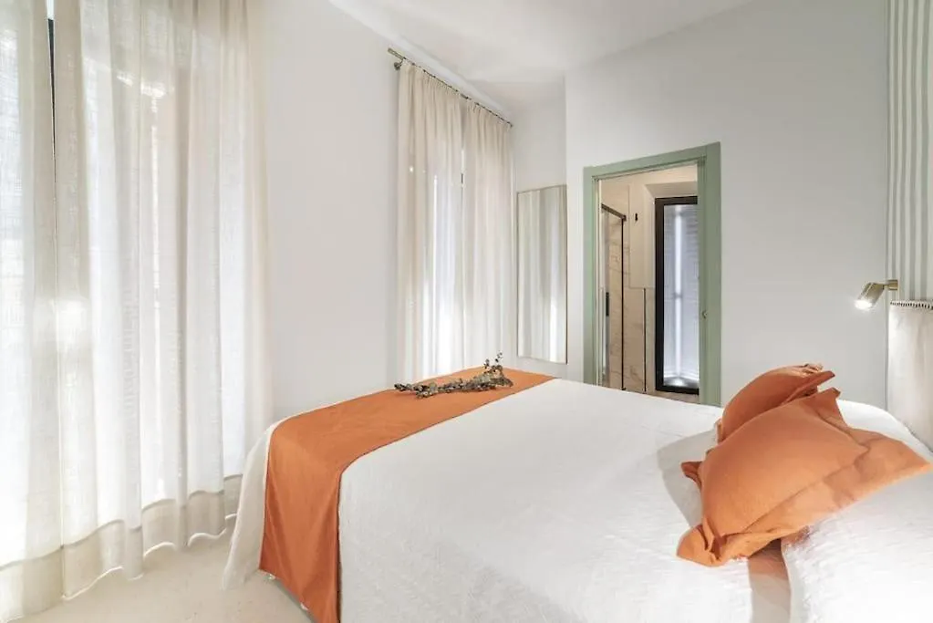 Bs Brand New Triplex Private Terrace Downtown Parking Apartment Seville